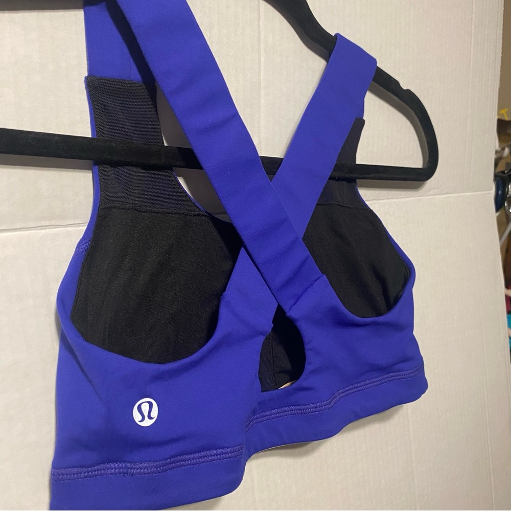 LULULEMON SPORTS BRA